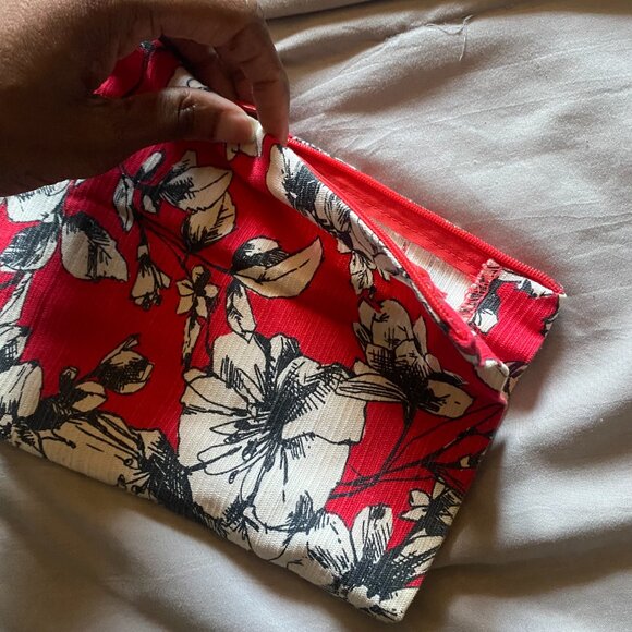 Forever 21 red ankle pencil pants with white floral motif design - Picture 3 of 5